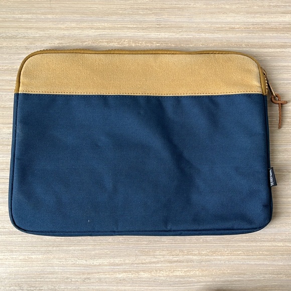 Hershel Supply Company Computer sleeve - Picture 2 of 2